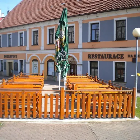 Restaurace Na Krizovatce 아파트 *