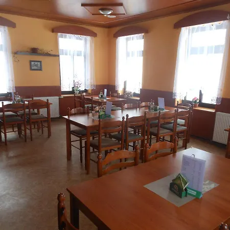 Restaurace Na Krizovatce Apartment Bozanov